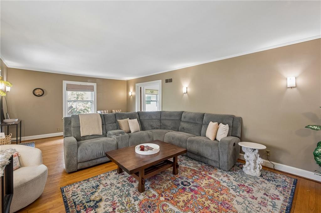 14 W 74 Street