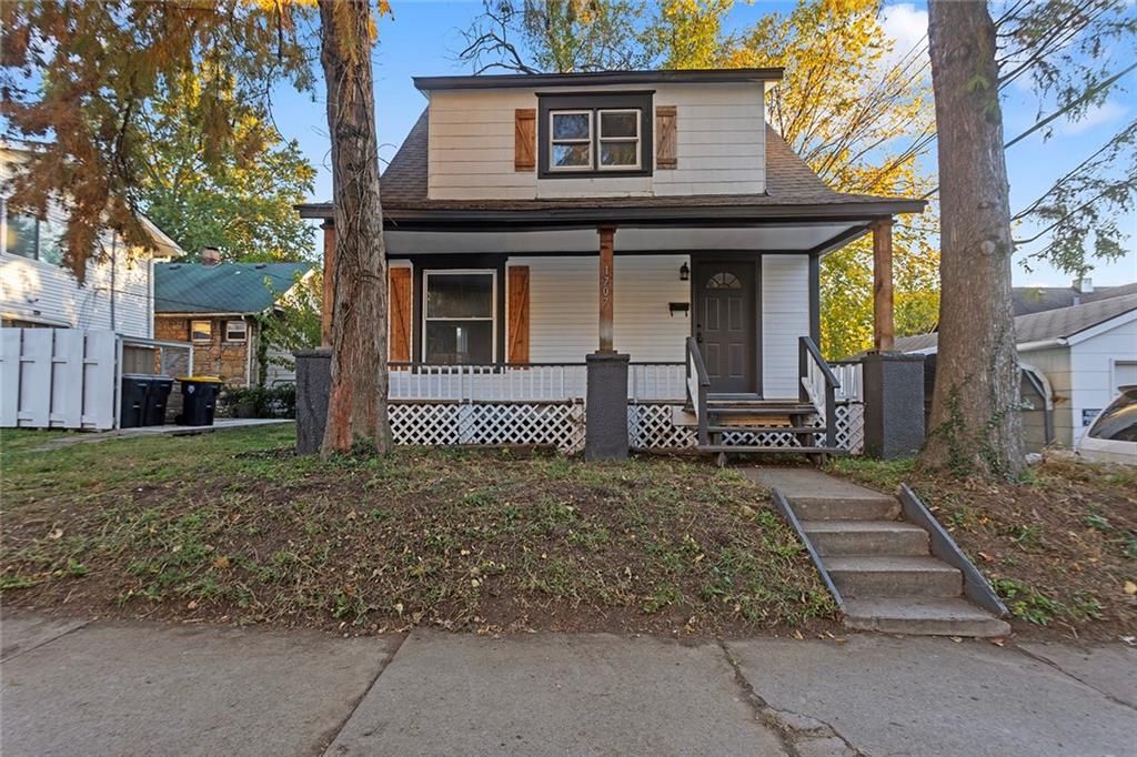 Photo of 1707 W 44th Street, Kansas City, MO 64111 (MLS # 2599205)