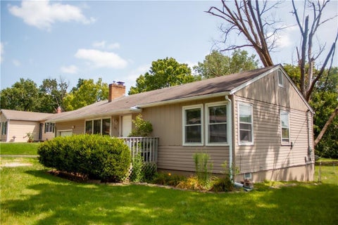 Photo of 415 NE 87th Street, Kansas City, MO 64155 (MLS # 2644067)