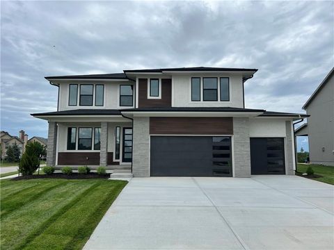Photo of 1720 SW Arbor Park Drive SW, Lees Summit, MO 64082 (MLS # 2625948)