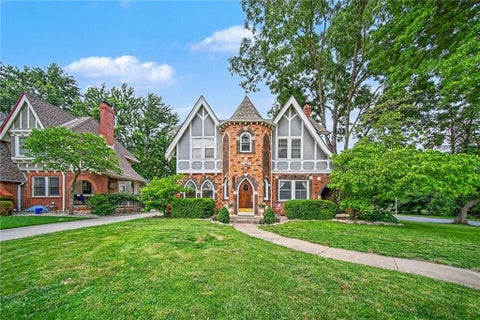 Photo of 1200 W 72nd Street, Kansas City, MO 64114 (MLS # 2626989)