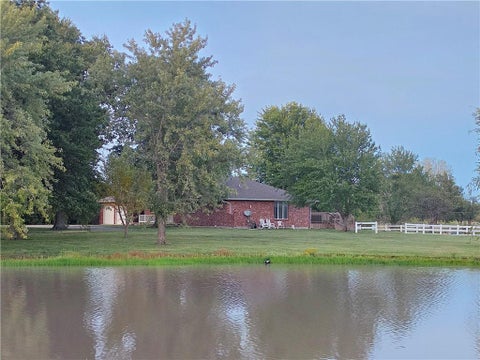 Photo of 1406 E 4th Avenue, Garnett, KS 66032 (MLS # 2642297)