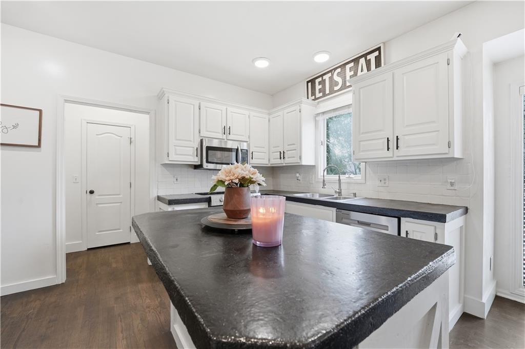 8004 W 144th Place