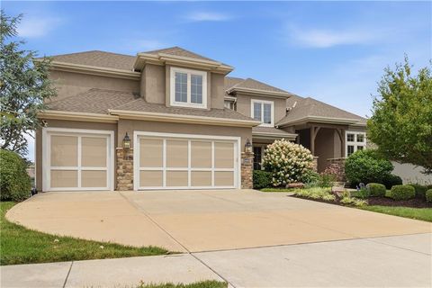 Photo of 10408 W 172nd Street, Overland Park, KS 66221 (MLS # 2627725)