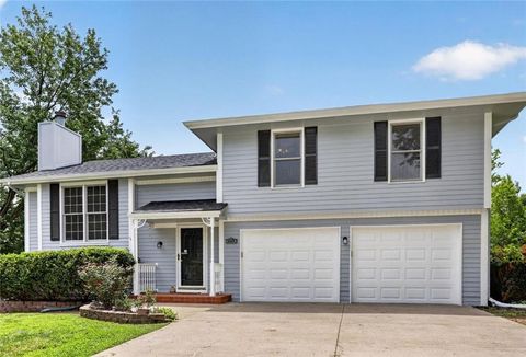 Photo of 6405 N Amoret Avenue, Kansas City, MO 64151 (MLS # 2628710)