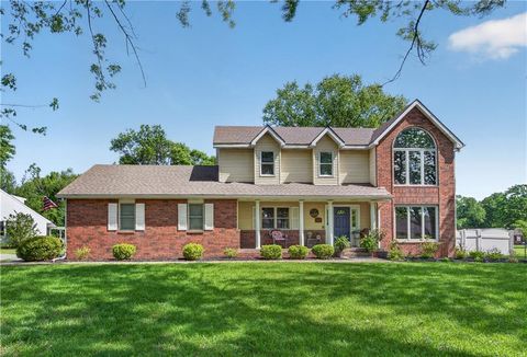 Photo of 1301 Bitner Drive, Pittsburg, KS 66762 (MLS # 2614745)