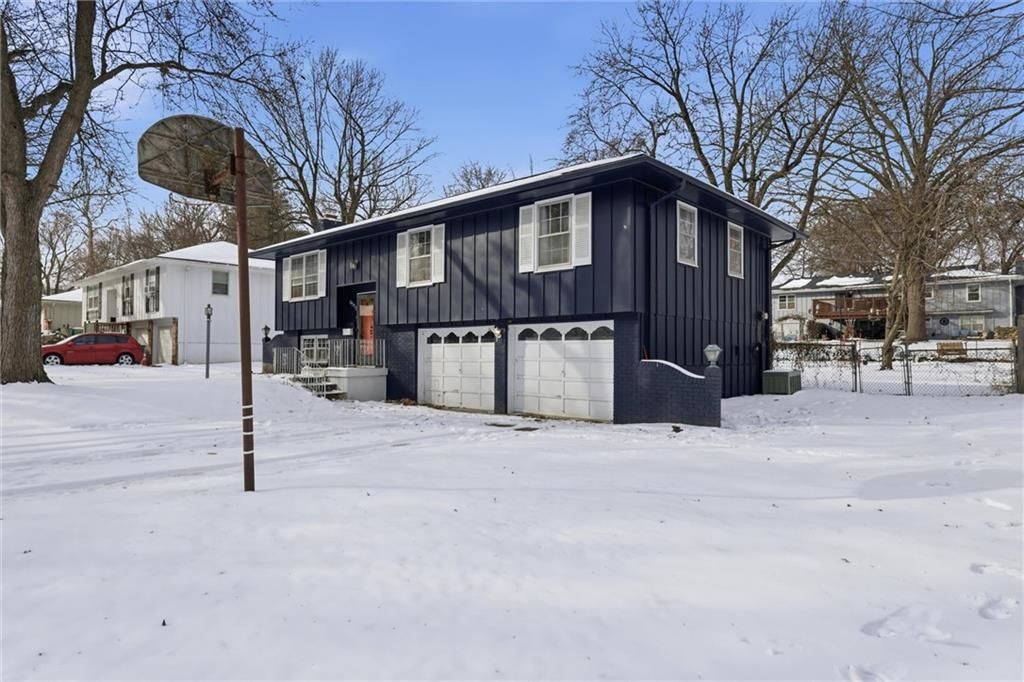 Photo of 6518 Larsen Lane, Shawnee, KS 66203 (MLS # 2598689)