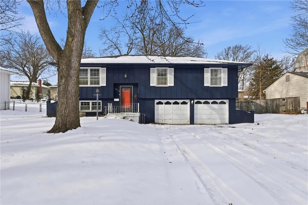 Photo of 6518 Larsen Lane, Shawnee, KS 66203 (MLS # 2598689)