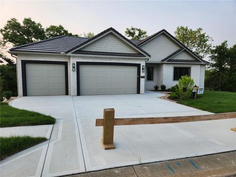 8170 Westlake Drive Parkville MO 64152