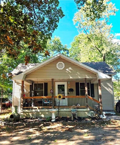 Photo of 804 W 3rd Street, Pittsburg, KS 66762 (MLS # 2640918)