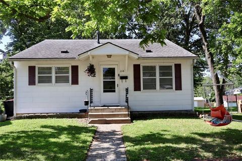 Photo of 218 W Market Street, Warrensburg, MO 64093 (MLS # 2629901)