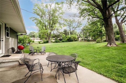 Tiny photo for 1305 Park Lane, Liberty, MO 64068 (MLS # 2621539)