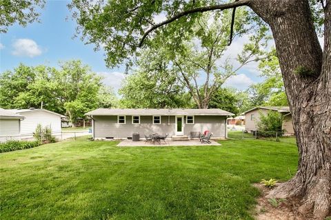 Tiny photo for 1305 Park Lane, Liberty, MO 64068 (MLS # 2621539)