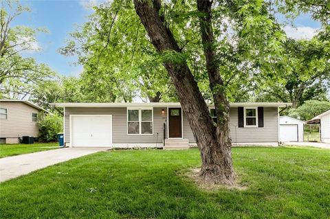 Tiny photo for 1305 Park Lane, Liberty, MO 64068 (MLS # 2621539)