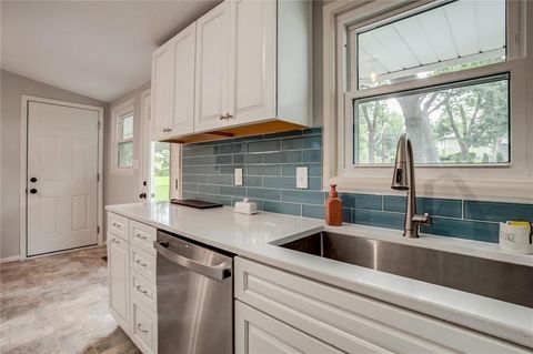 Tiny photo for 1305 Park Lane, Liberty, MO 64068 (MLS # 2621539)