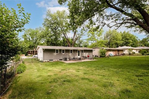 Tiny photo for 1305 Park Lane, Liberty, MO 64068 (MLS # 2621539)