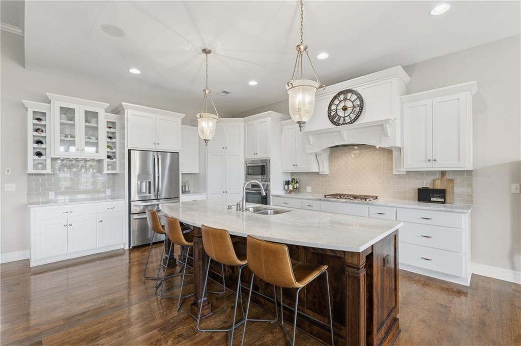 7019 Apache Drive