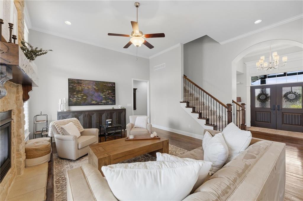 7019 Apache Drive