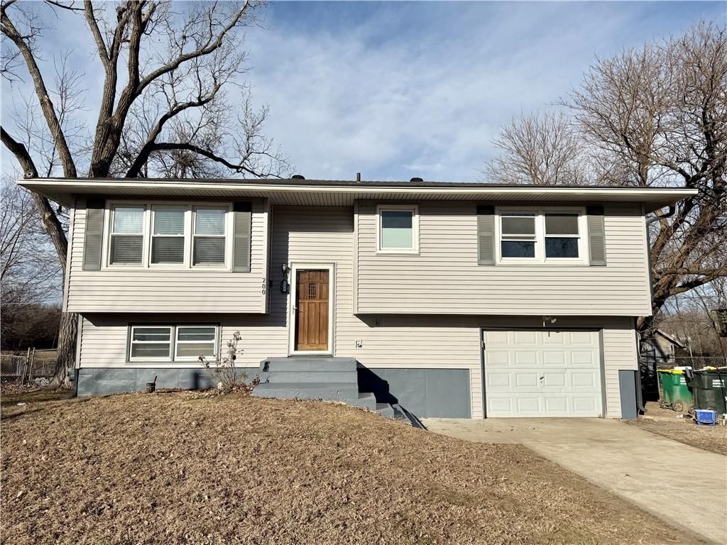 Photo of 200 W Meriwood Lane, Edgerton, KS 66021 (MLS # 2592237)