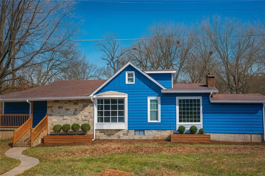 Photo of 320 N Fairview Avenue, Liberty, MO 64068 (MLS # 2589998)