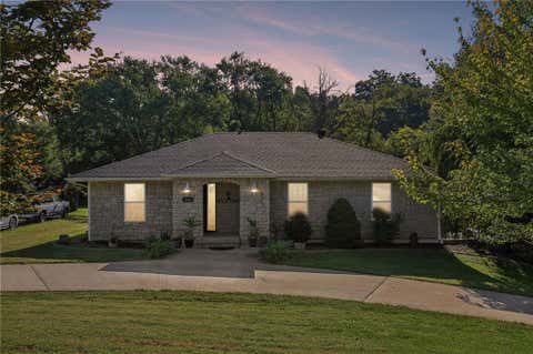 Photo of 919 Shawnee Street, Tonganoxie, KS 66086 (MLS # 2638685)