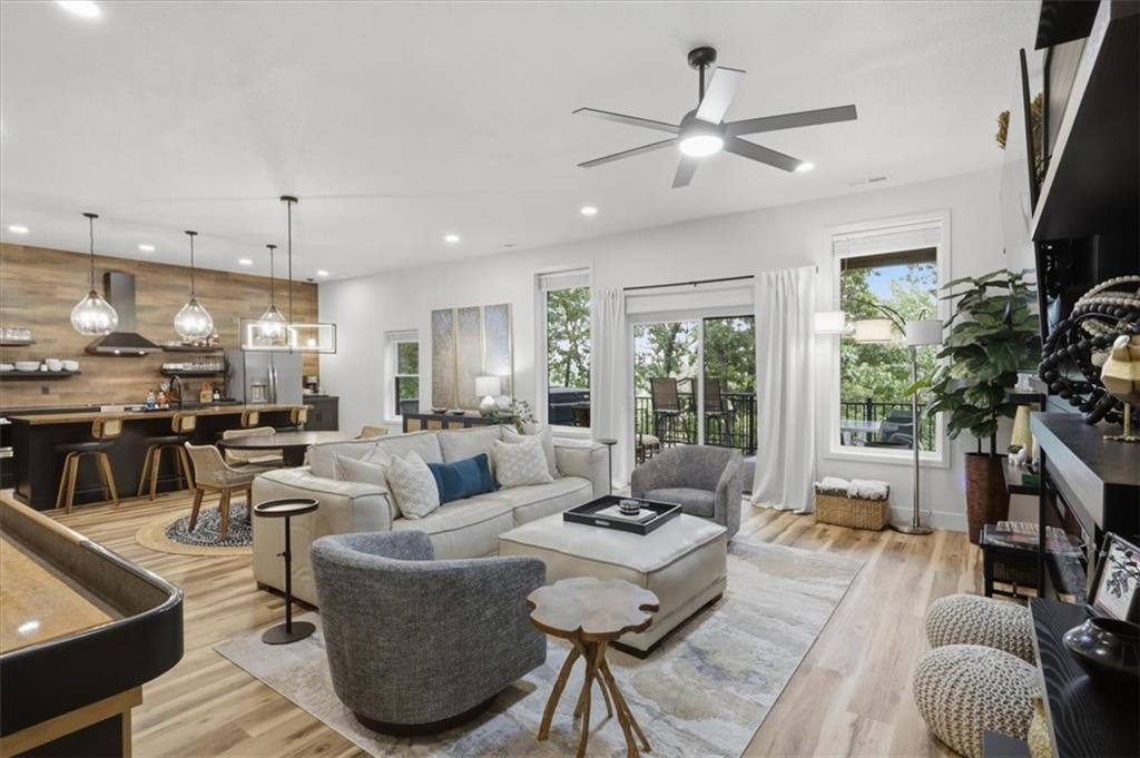 1368 Chimney Point