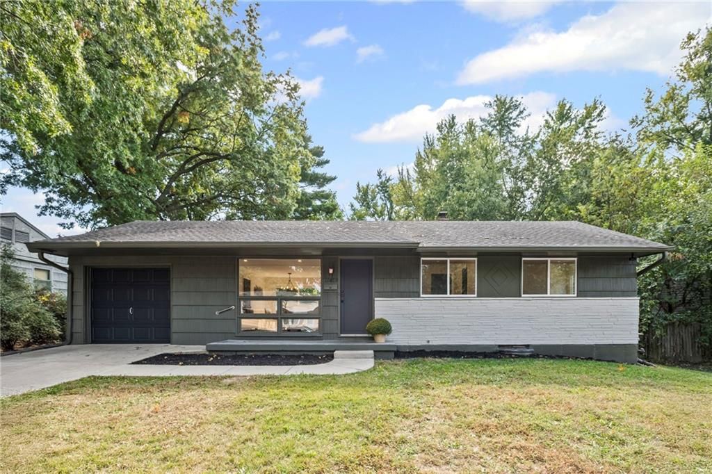 Photo of 11029 E 53rd Terrace, Raytown, MO 64133 (MLS # 2607863)