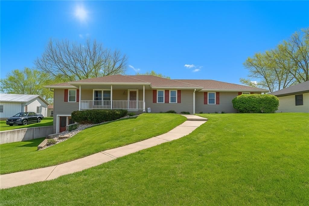 Photo of 915 WALNUT Street, Valley Falls, KS 66088 (MLS # 2598270)