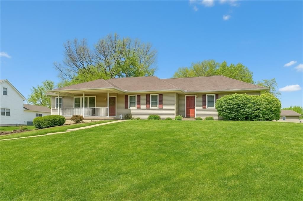 Photo of 915 WALNUT Street, Valley Falls, KS 66088 (MLS # 2598270)