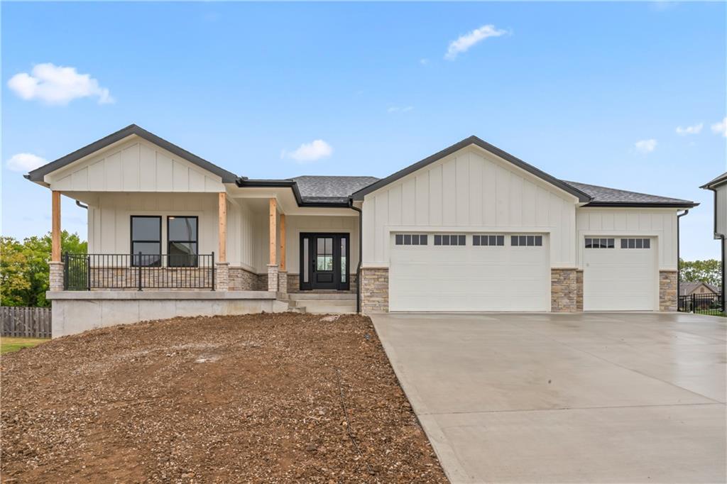 805 W Solomon Drive