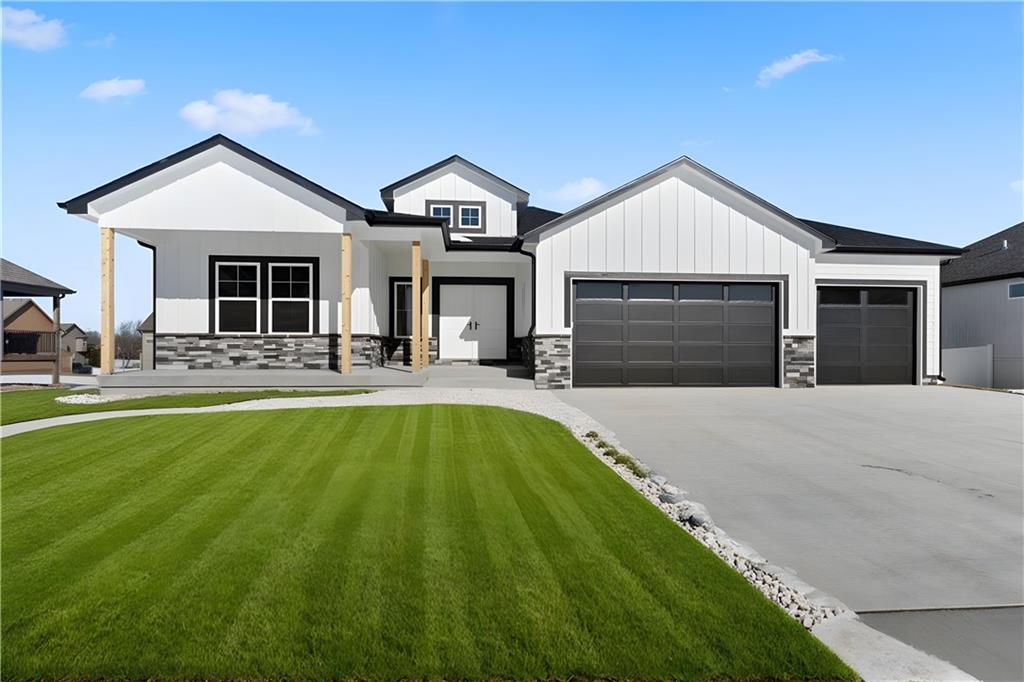 805 W Solomon Drive