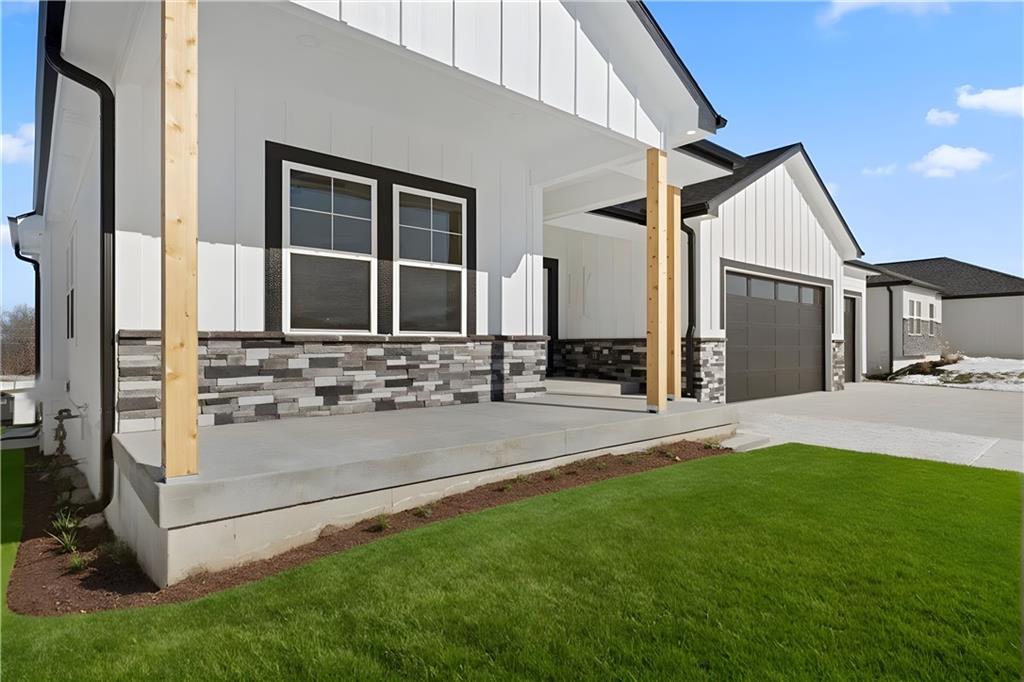 805 W Solomon Drive