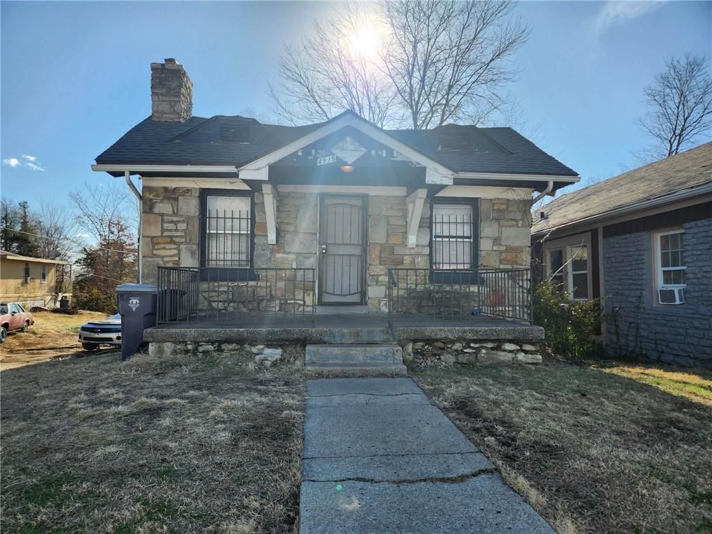 Photo of 4919 E 39th Street, Kansas City, MO 64128 (MLS # 2592624)