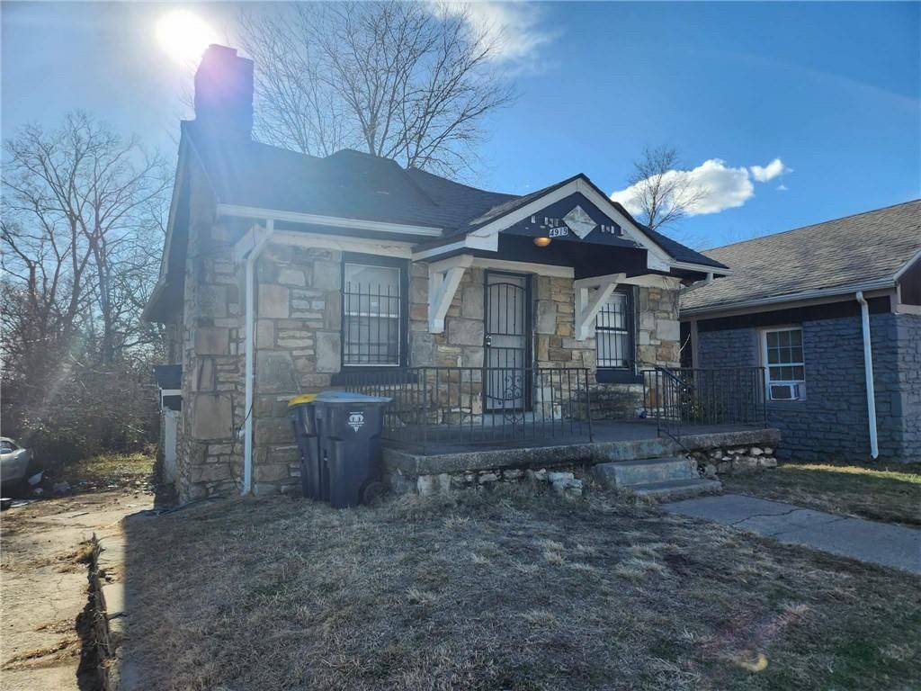 Photo of 4919 E 39th Street, Kansas City, MO 64128 (MLS # 2592624)