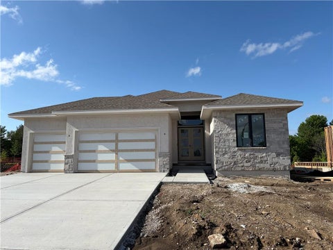 Photo of 3040 W 133rd Terrace, Leawood, KS 66209 (MLS # 2616007)