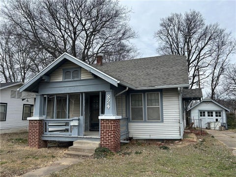 Photo of 824 E Main Street, Independence, KS 67301 (MLS # 2631172)