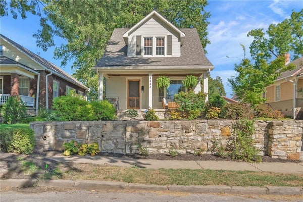 4423 GENESSEE ST, KANSAS CITY, MO 64111 - Image de97ed1f9d3dbeacbf5d37c64d7eea8e/508207420