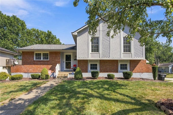 3023 BRYN MAWR DR, INDEPENDENCE, MO 64057 - Image dea1a22c2e80ce3a8b3fb5b40e3545ef/2718531266