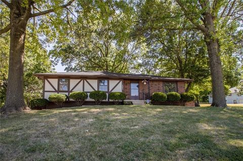 308 SW Woods Chapel Road, Blue Springs, MO 64015 - MLS#: 2571777