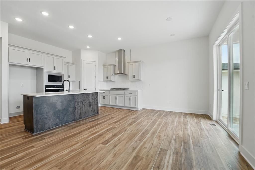 Photo of 1615 NW 105th Terrace, Kansas City, MO 64155 (MLS # 2592222)