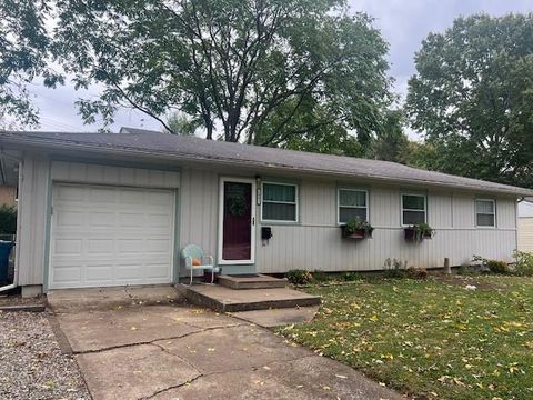 Photo of 1002 NE Cowden Drive, Gladstone, MO 64118 (MLS # 2583814) Photo of 1002 NE Cowden Drive, Gladstone, MO 64118 (MLS # 2583814)