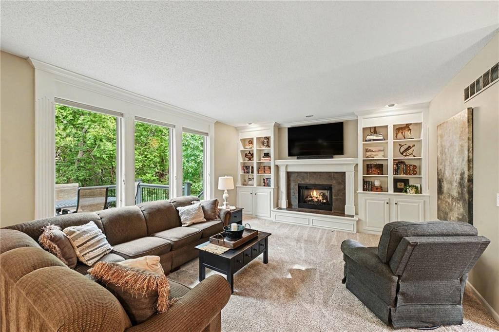 6352 Lakecrest Drive