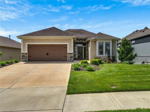 Photo of 4916 Tallgrass Street, Leavenworth, KS 66048 (MLS # 2615770)