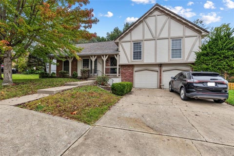 Photo of 5348 W 102 Street, Overland Park, KS 66207 (MLS # 2646724)
