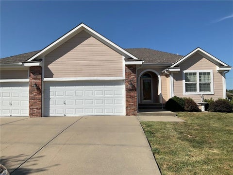 Photo of 4432 NE 71st Terrace, Kansas City, MO 64119 (MLS # 2640335)