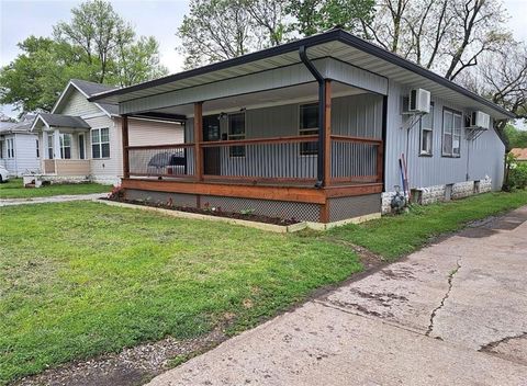 1508 S Grand Avenue, Sedalia, MO 65301 - #: 2570827