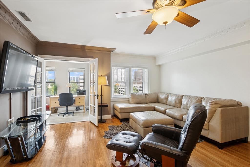 807 W 48th Street 701