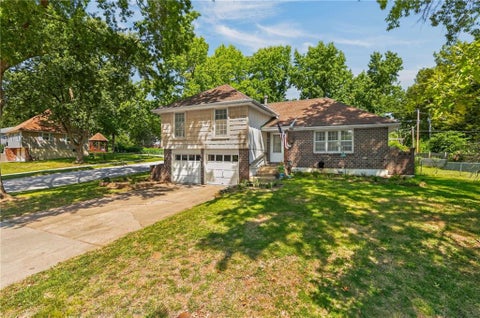 418 SW Sunset Drive, Lee\'s Summit, MO 64081 - #: 2629566