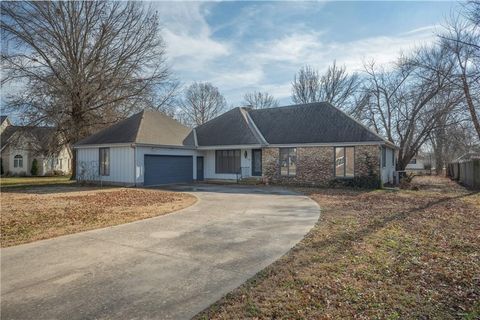 603 Lakeside Court, Girard, KS 66743 - MLS#: 2594709