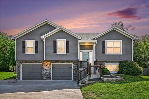 Photo of 19205 Switchgrass Drive, Smithville, MO 64089 (MLS # 2617277)